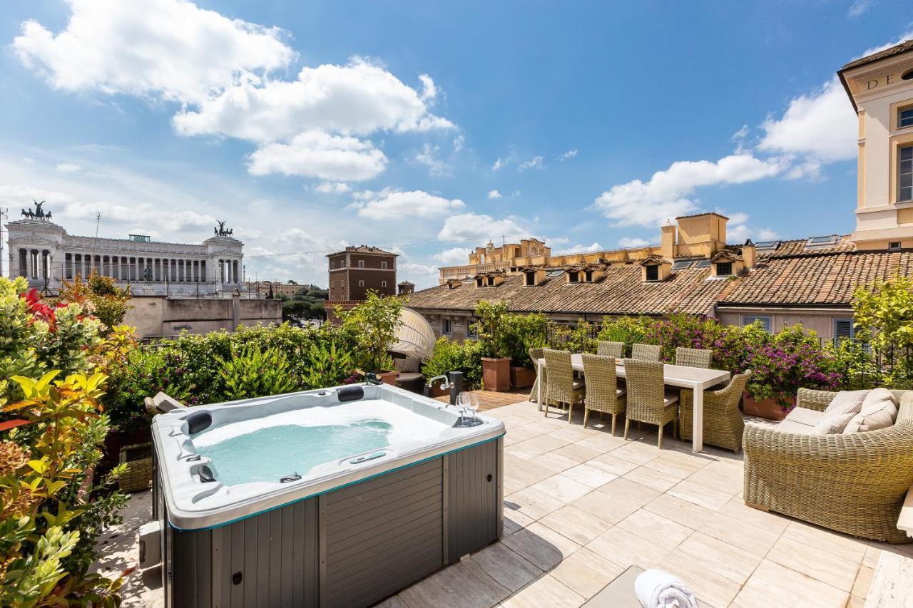Amazing Penthouse Piazza Venezia Apartment
