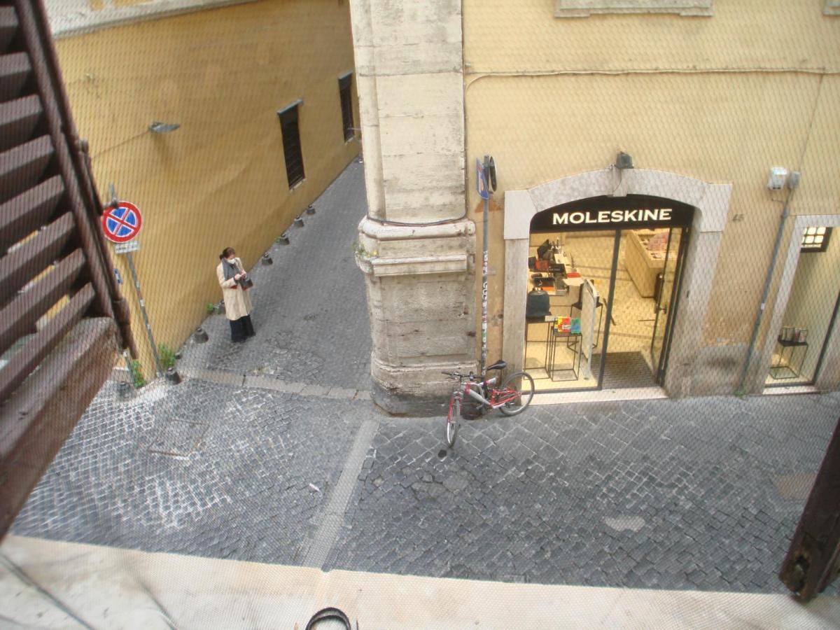 Interno 2 * Rome