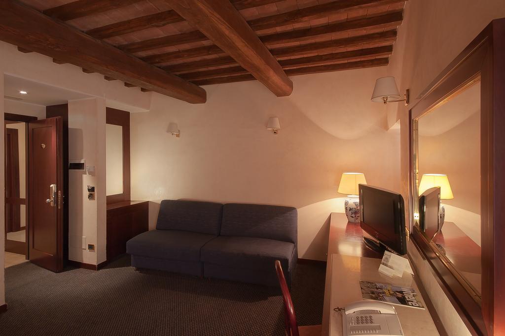 Accademia Hotel 3*