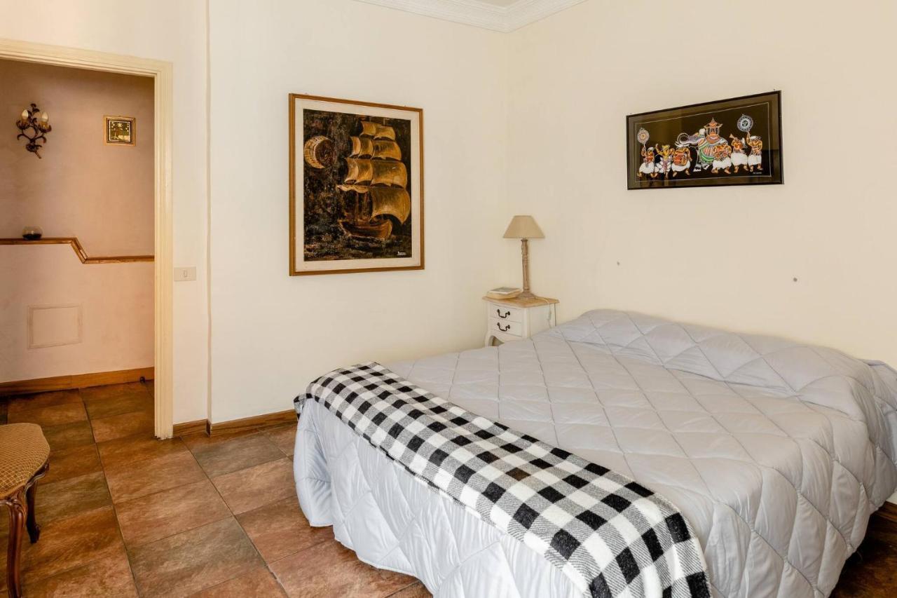 Right In The Ancient Historical Center Two Bedrooms Two Bath, Up To 6 Pax * Roma