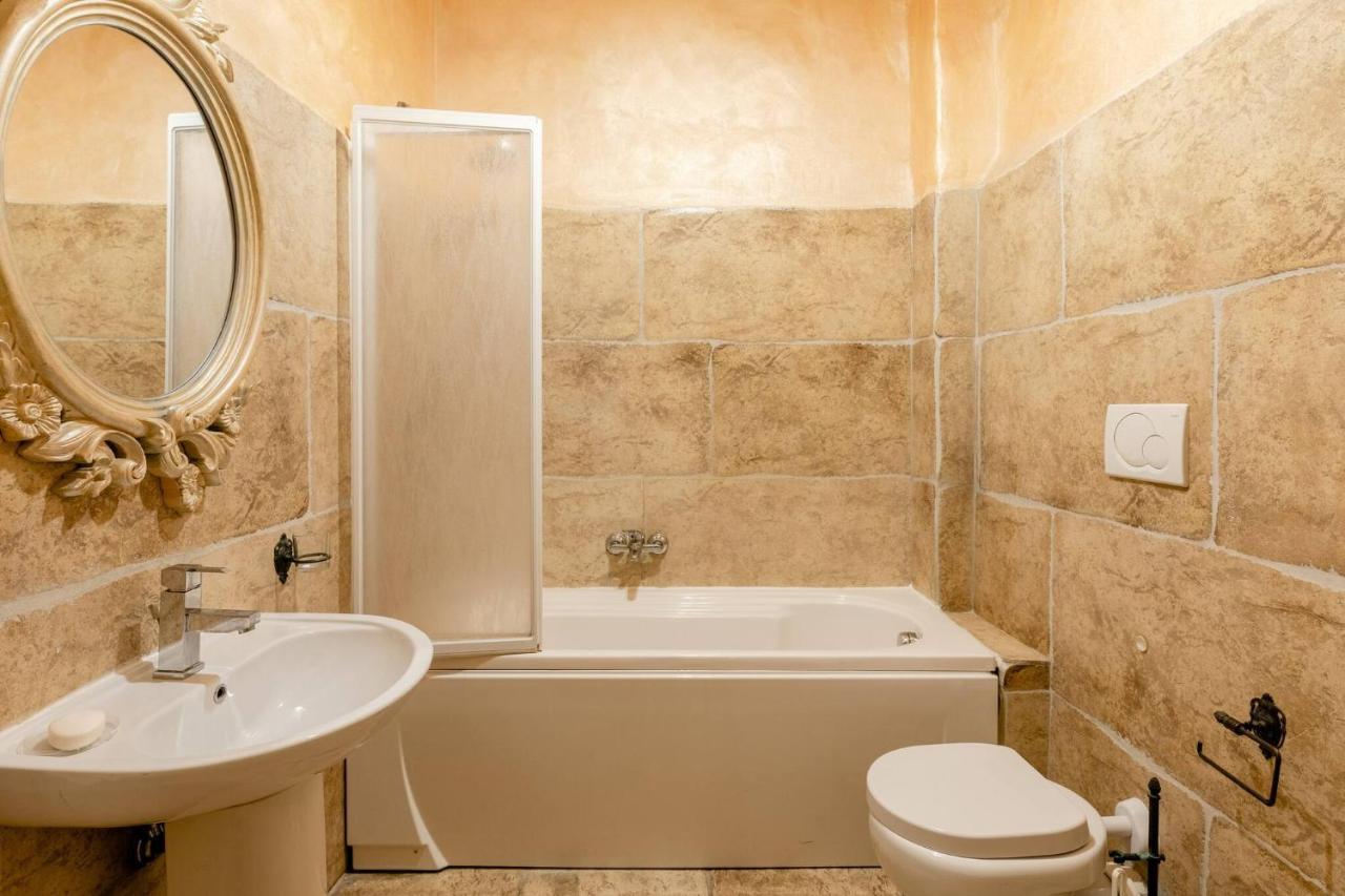 Right In The Ancient Historical Center Two Bedrooms Two Bath, Up To 6 Pax *