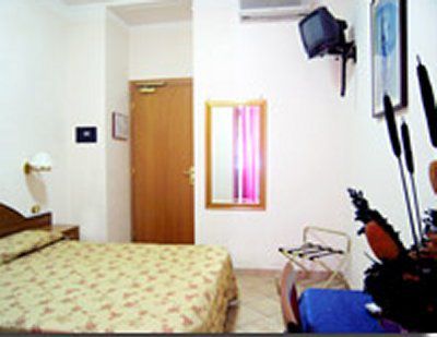 Resi Hotel 2*
