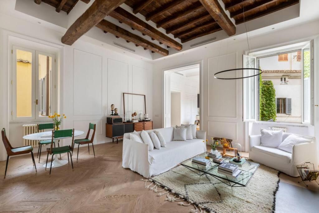 Casa Luce, A Burghesius Rome