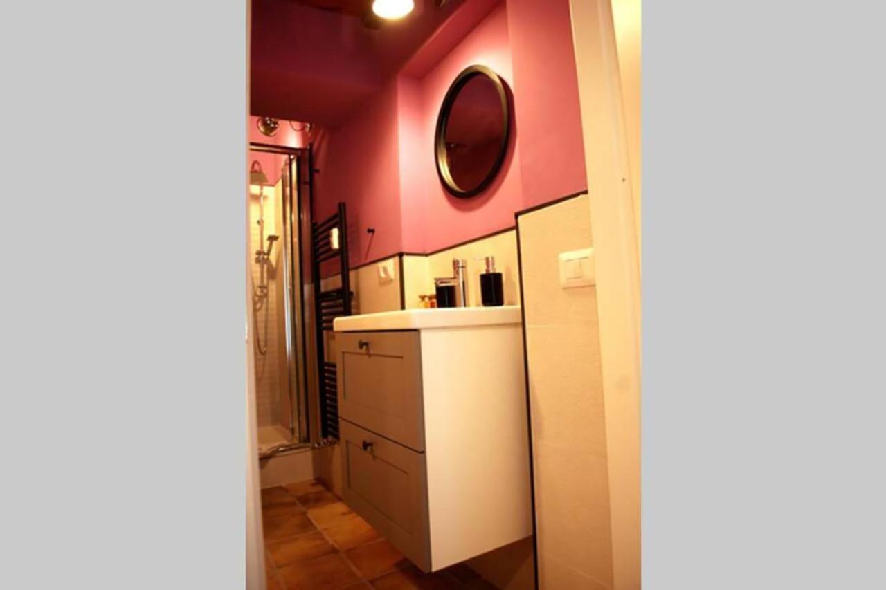 Urbana Apartment *