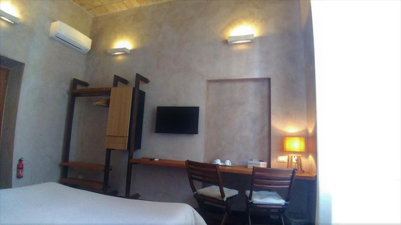 Folia * Rome