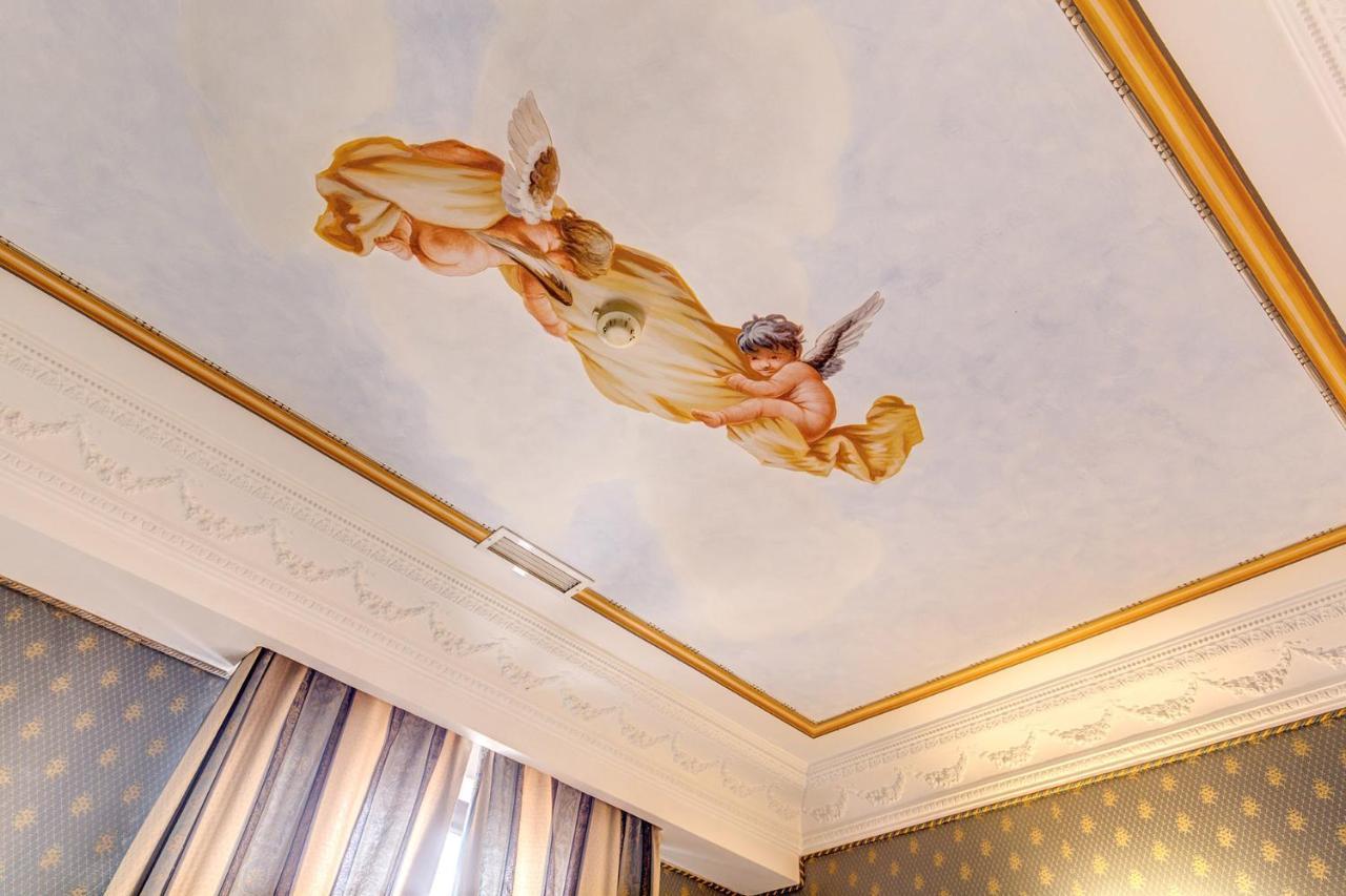 La Lumiere Di Piazza Di Spagna Roma