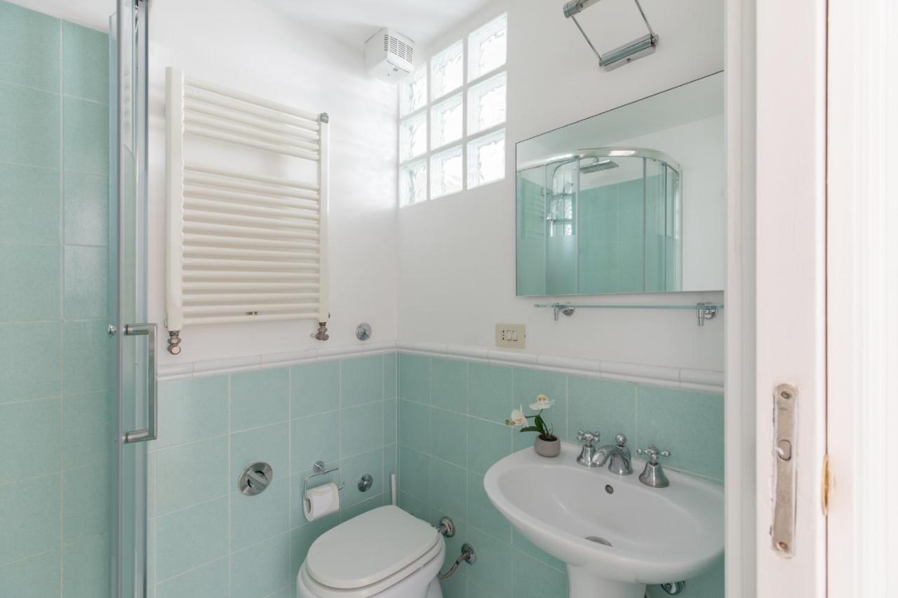 Iflat Elegant In 18th Century Palace Rome
