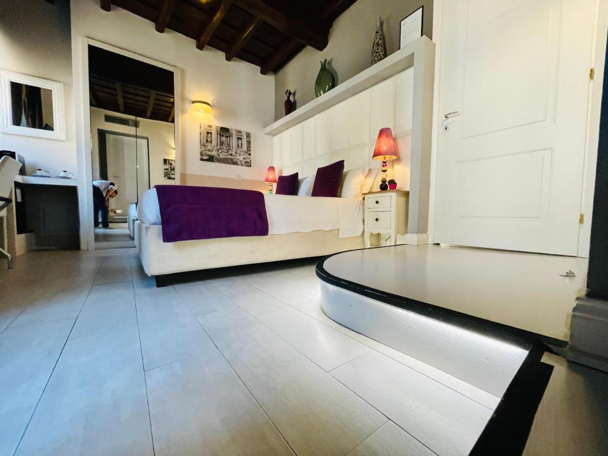 Guest house Town House Spagna- Luxury Rooms With Jacuzzi Bath *