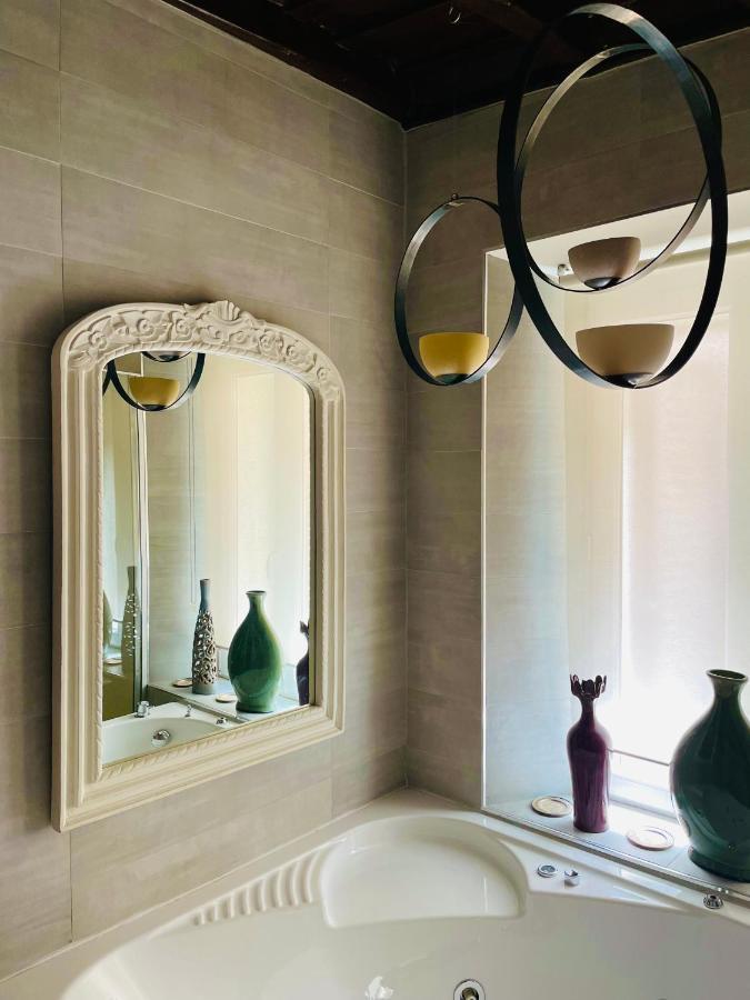 Town House Spagna- Luxury Rooms With Jacuzzi Bath *
