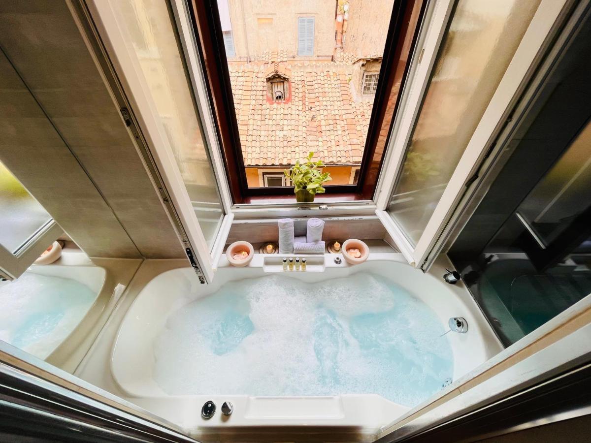 Town House Spagna- Luxury Rooms With Jacuzzi Bath