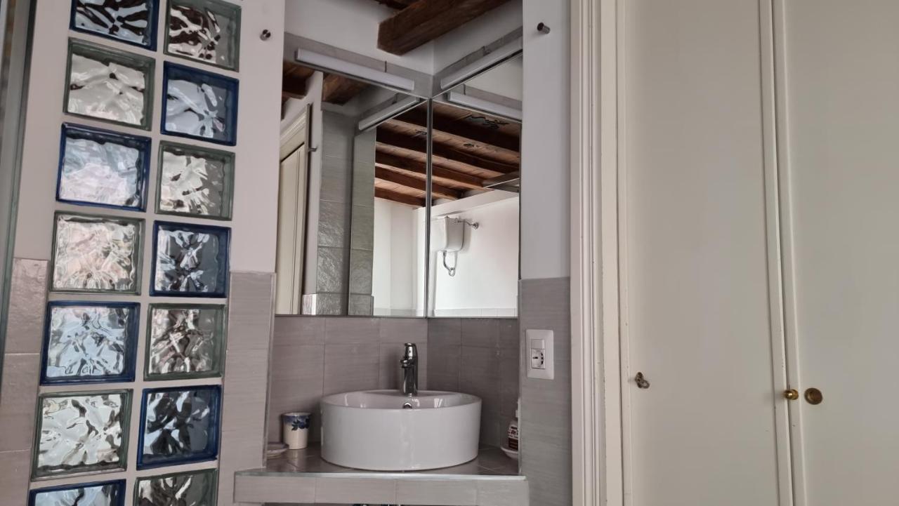 Della Pace, Classy & Charming - Renovated Apartment Rome