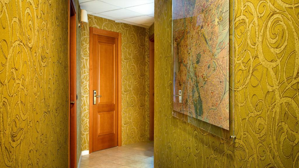 Bed & Breakfast In Vale&hillary Colosseo Rome