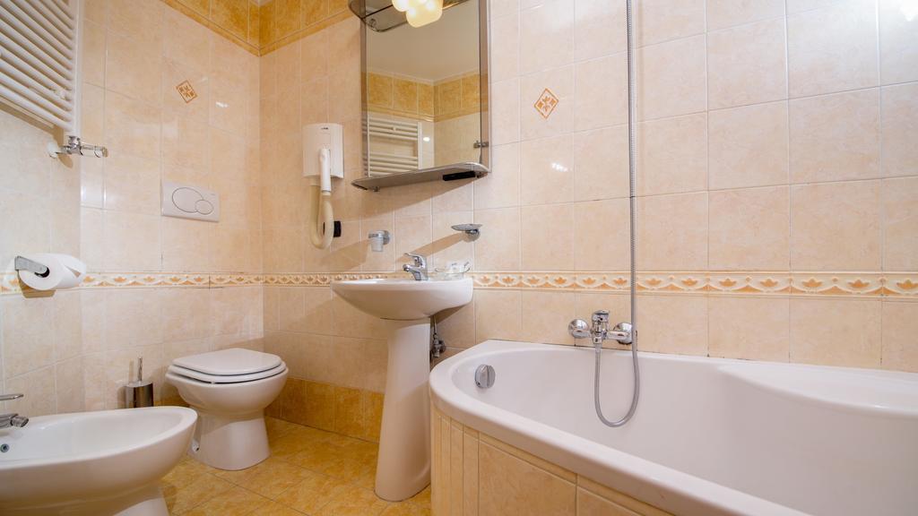 Bed & Breakfast In Vale&hillary Colosseo 2*