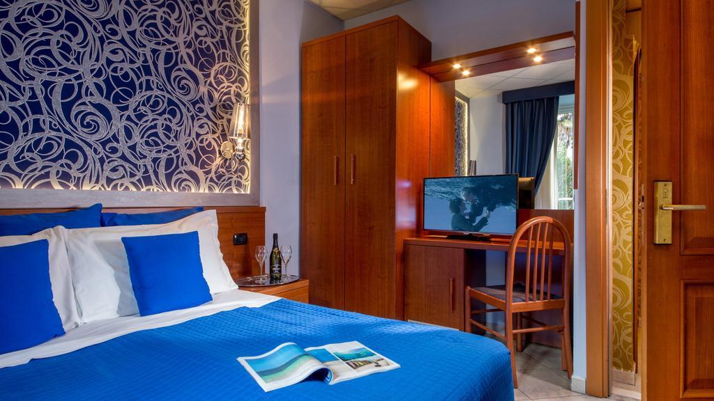 Bed & Breakfast In Vale&hillary Colosseo 2*