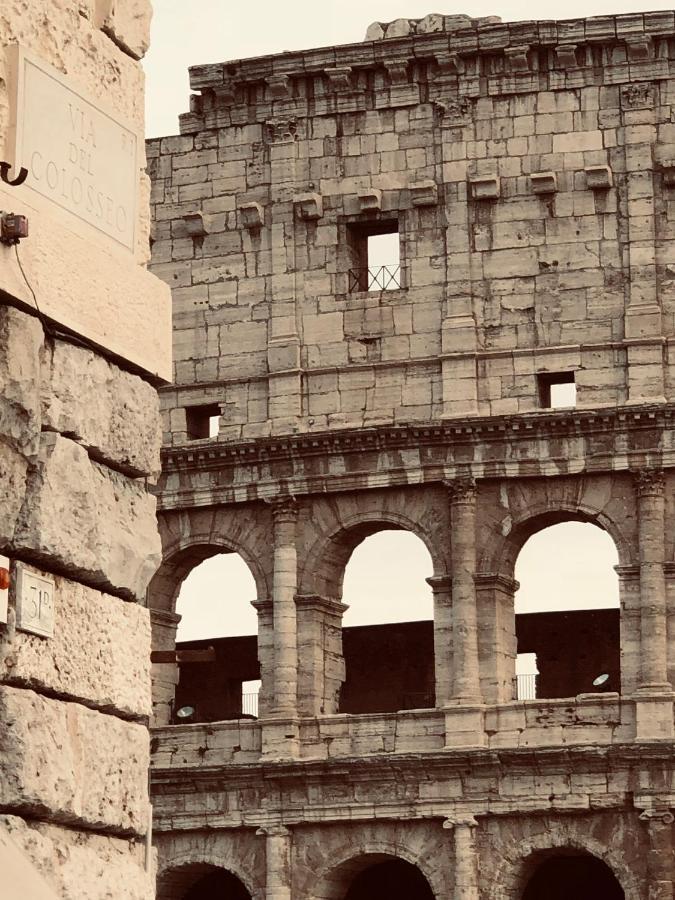 Colosseum Street * Roma
