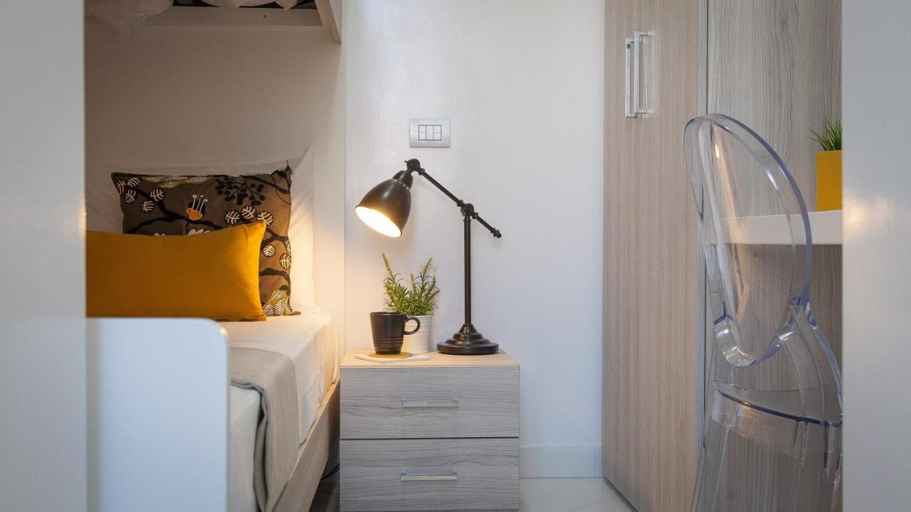 Piazza Venezia White Apartment