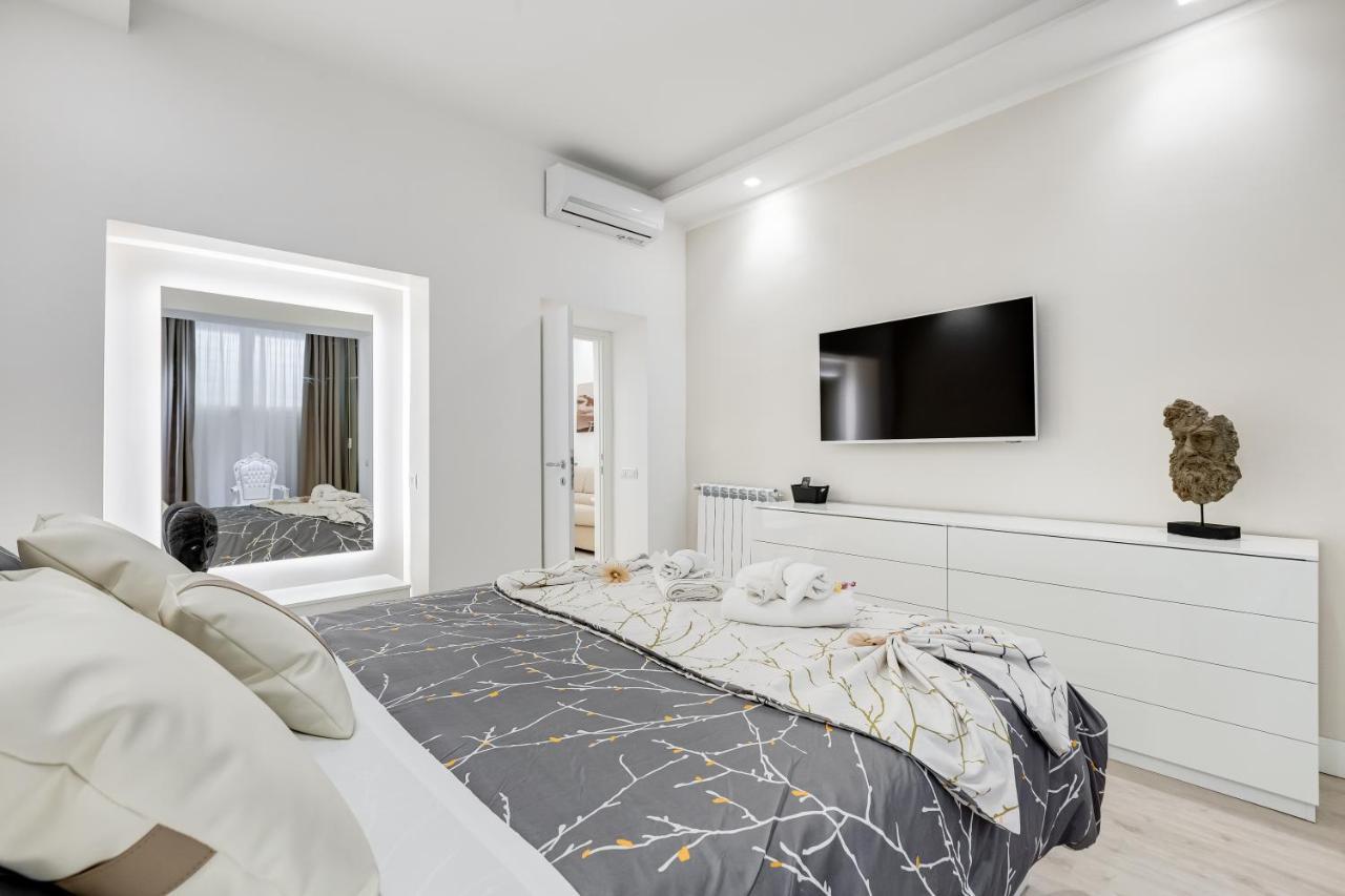 Bmga L The White Crown In Testaccio Apartment