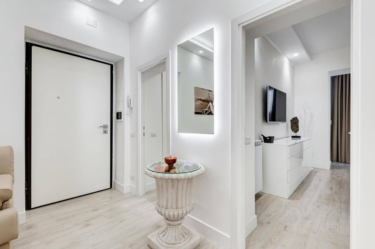 Bmga L The White Crown In Testaccio * Rome