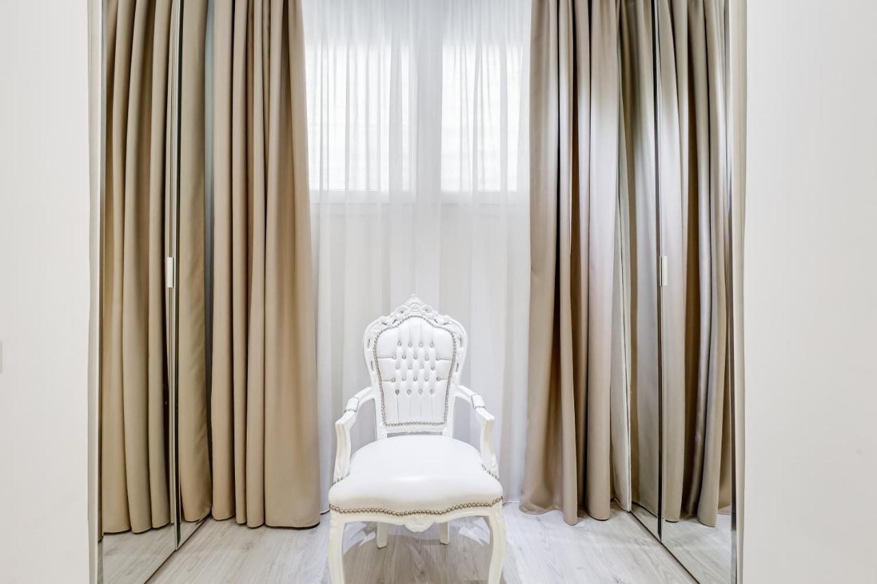 Bmga L The White Crown In Testaccio Rome