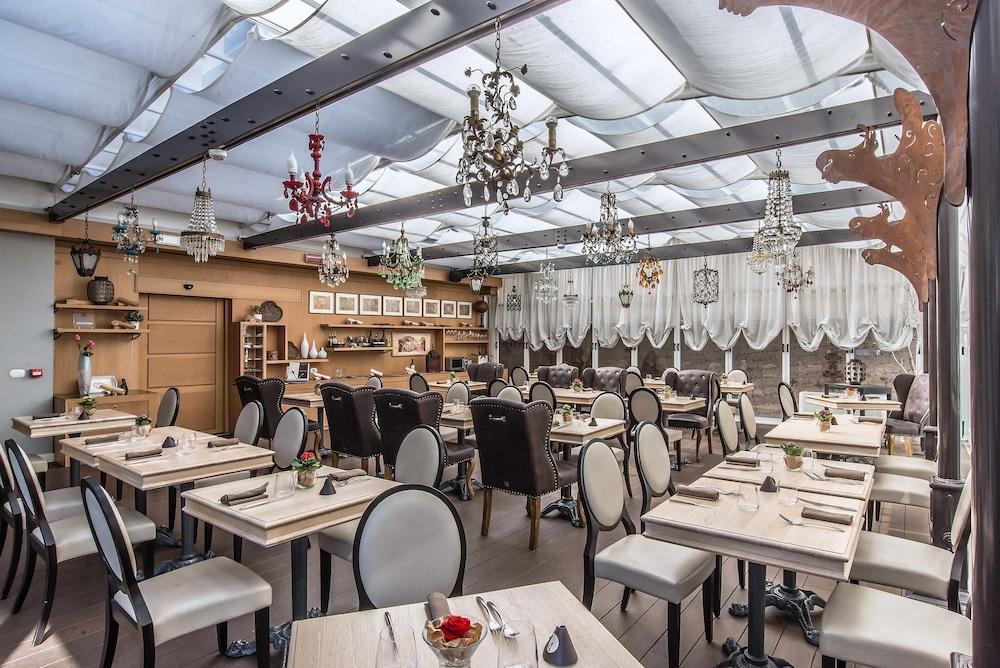 Caravel Hotel Rome