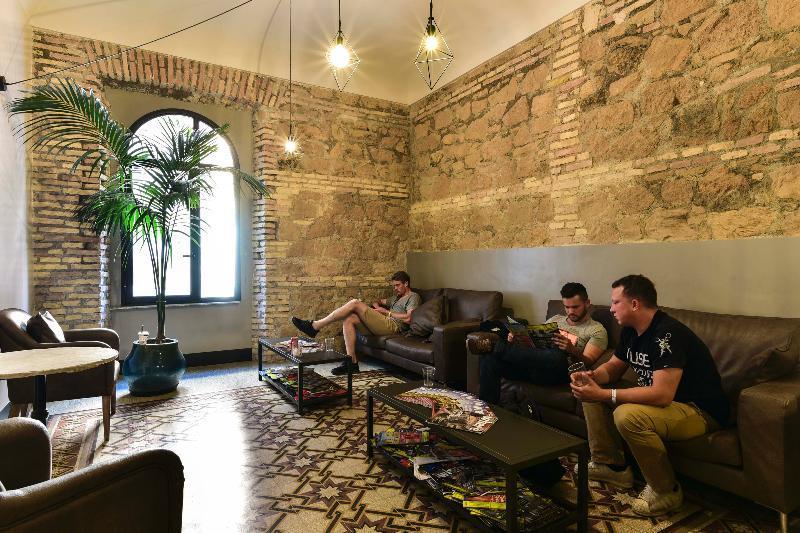 Yellowsquare Hostel