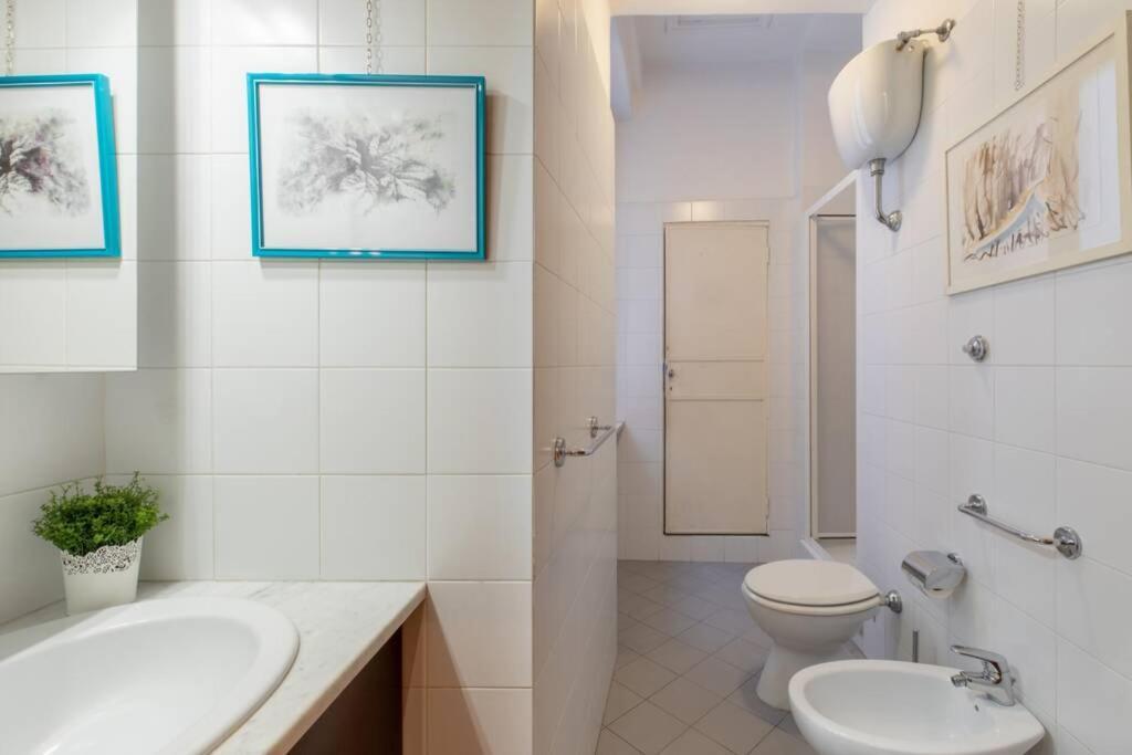 Iflat Spanish Steps Blue Apartment