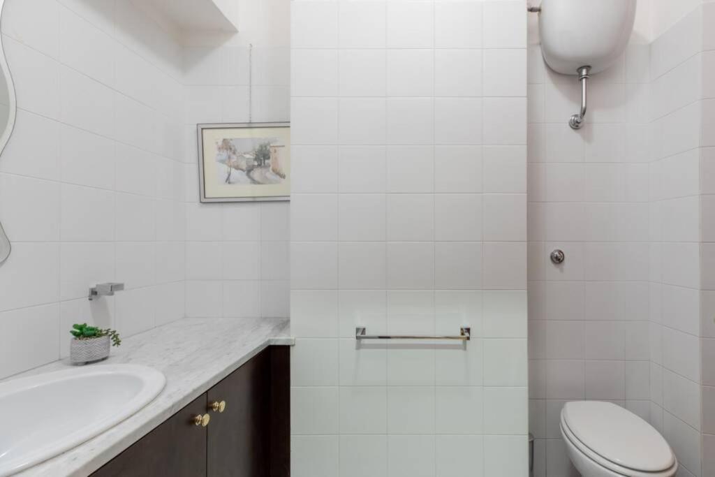 Iflat Spanish Steps Blue Apartment