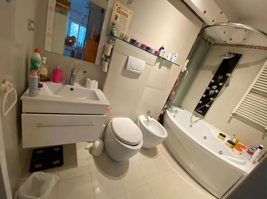 Affitto Due Camere, Due Bagni In Apartment Rome