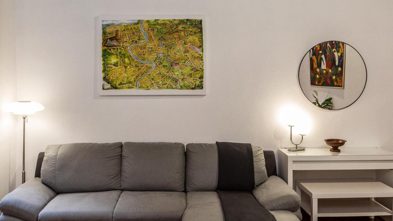 Cartari In Appartamento Roma