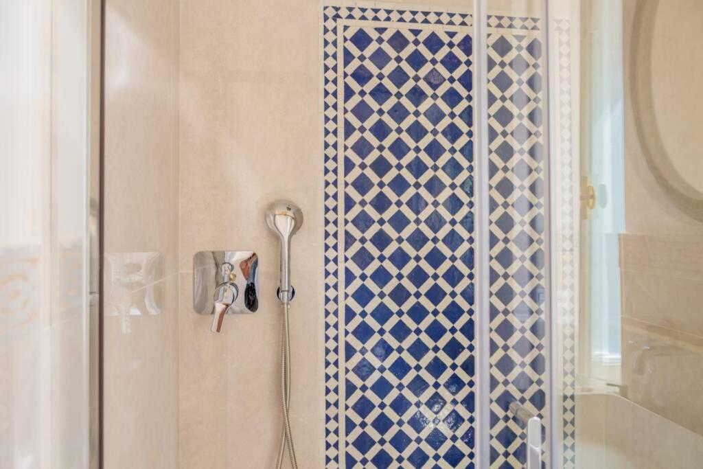 Apartment Romantica With Balcony Near San Giovanni