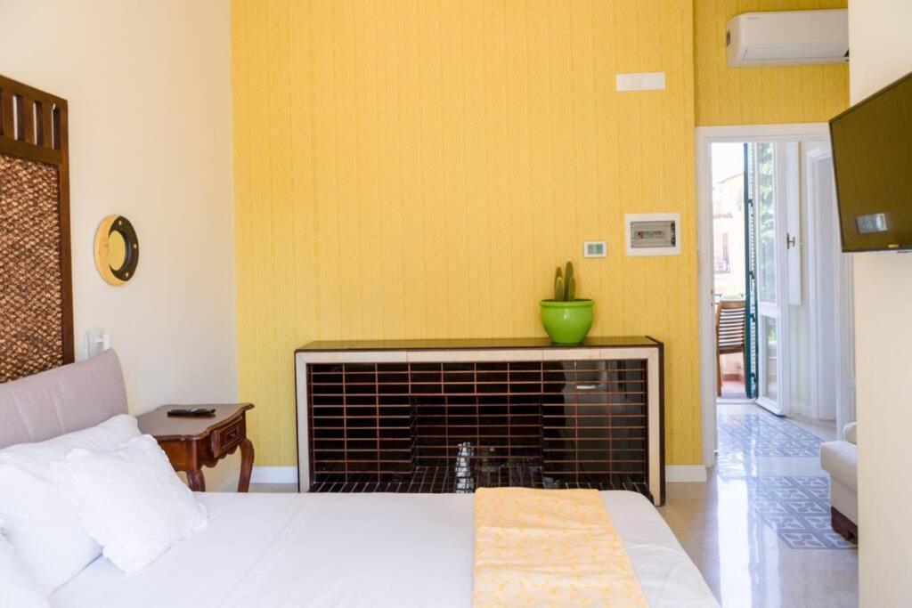 Romantica With Balcony Near San Giovanni Apartment Rome