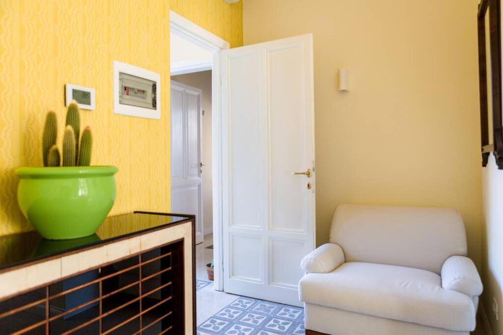 Romantica With Balcony Near San Giovanni Apartment Rome