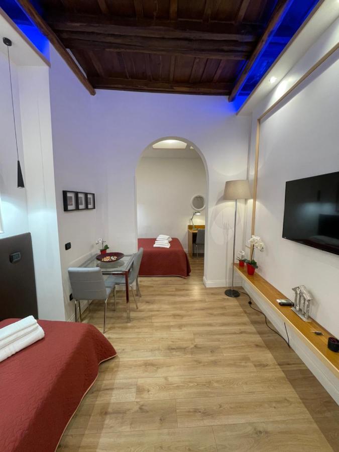 Elian In The Center Of Apartment