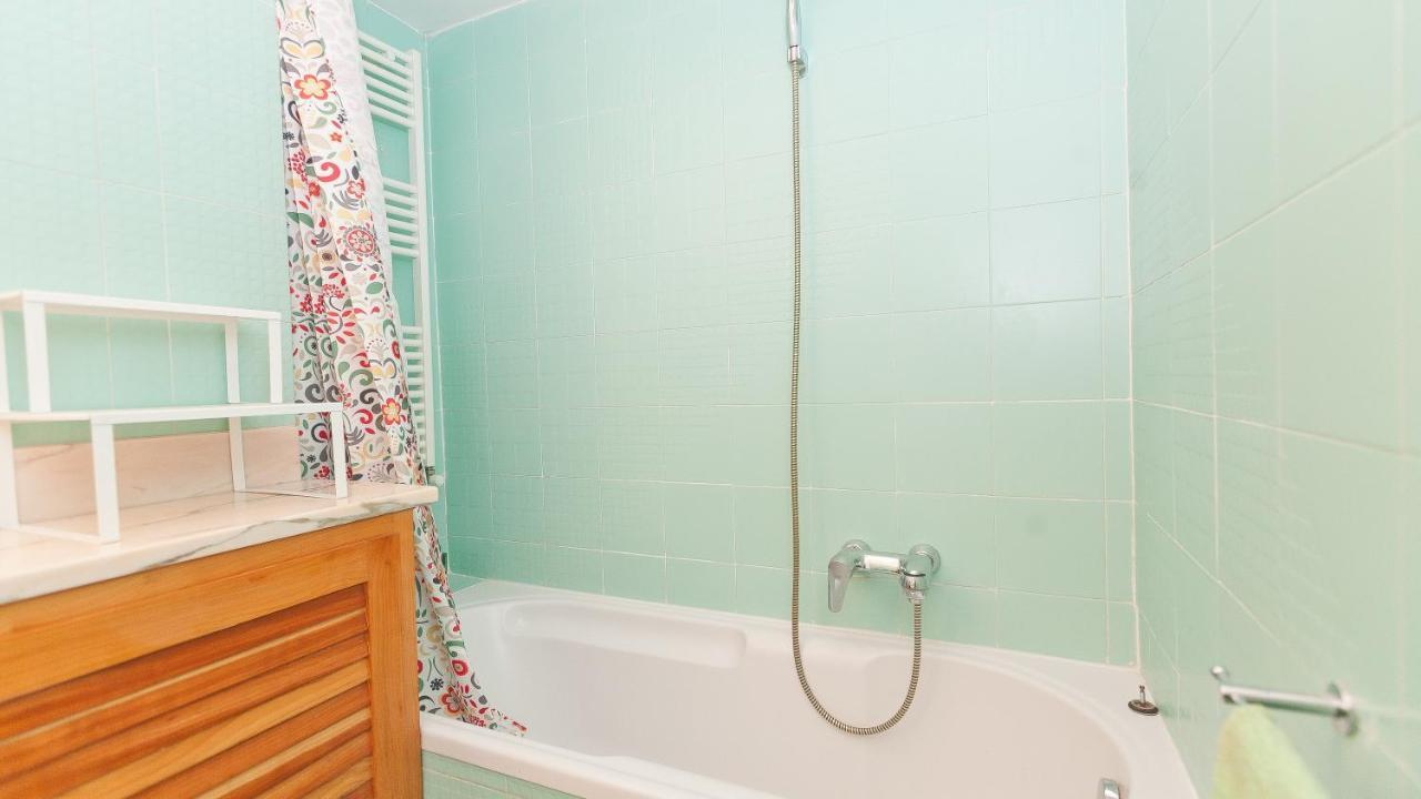 Pateras Flower-rental In Apartment