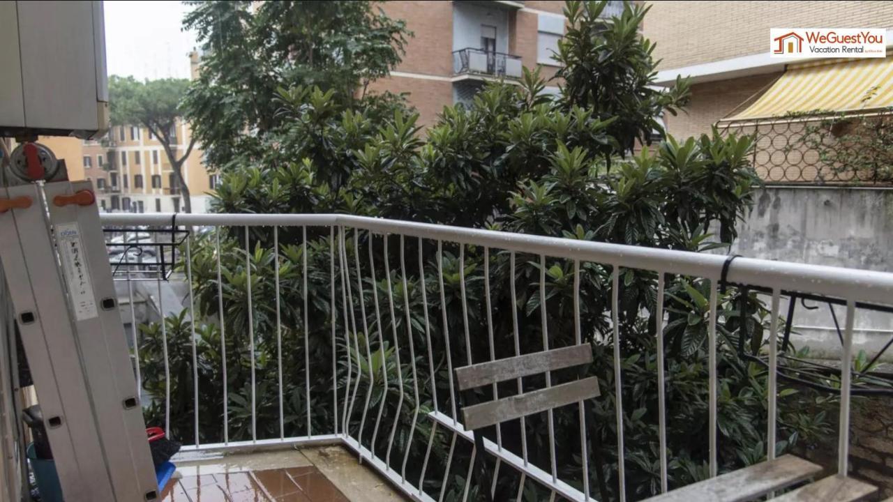 Erika S. Peter Walking Distance * Roma