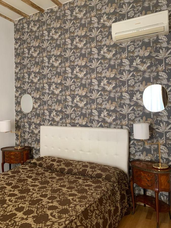 Urbana 33 Guest house