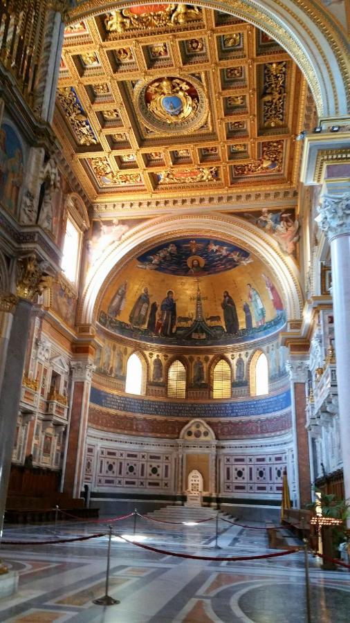 Large And Bright Amazing View Basilica San Giovanni In Laterano Rome