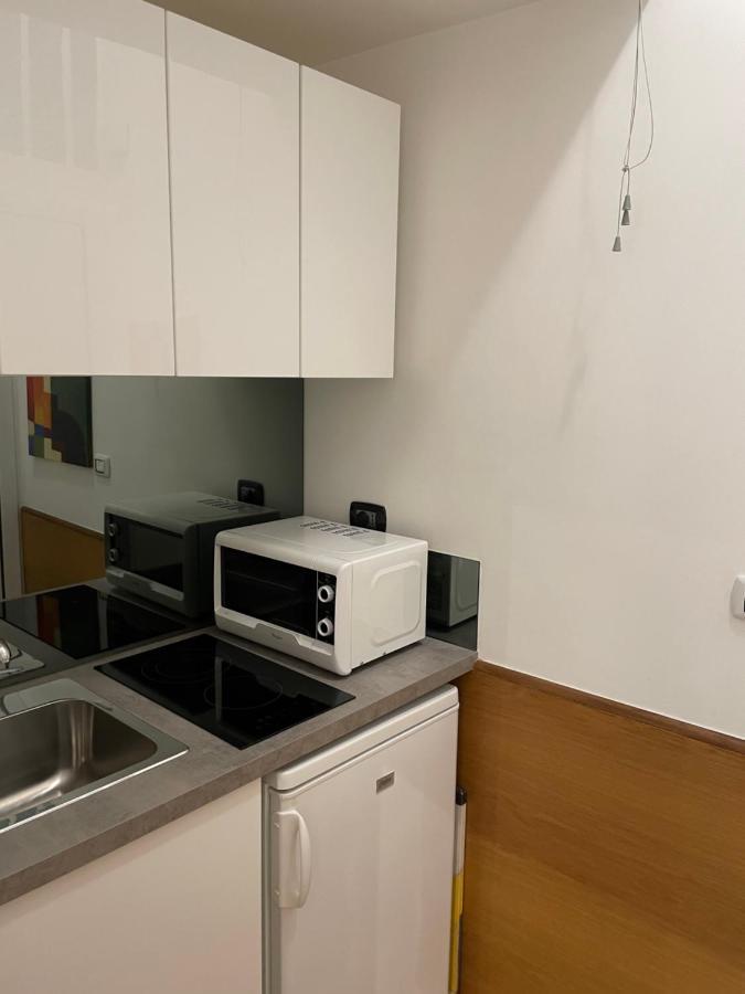 Elian In The Center Of Apartment *