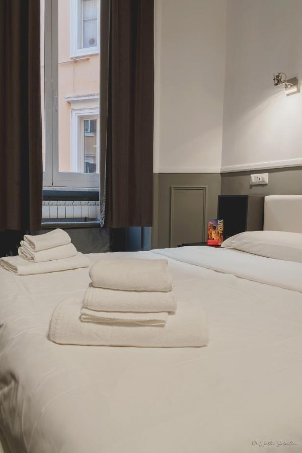 Guest house We Love Roma Guest House