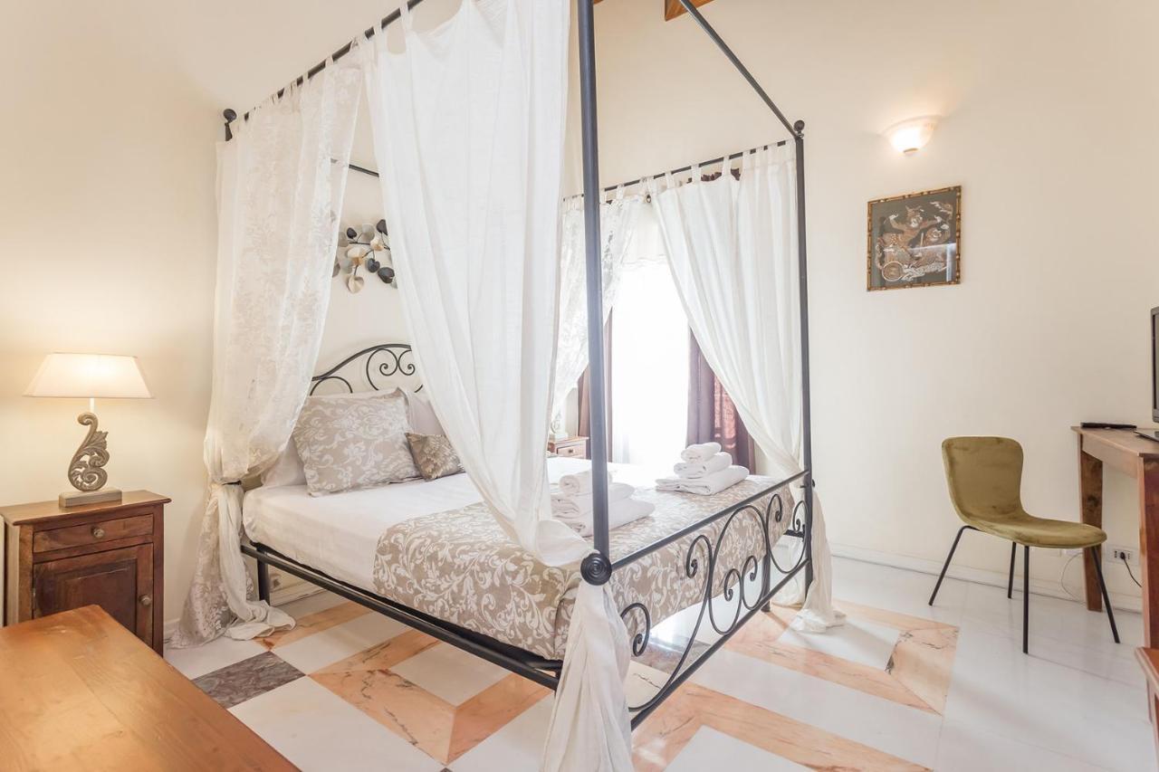 La Maison Nel Centro Storico Di Apartment *