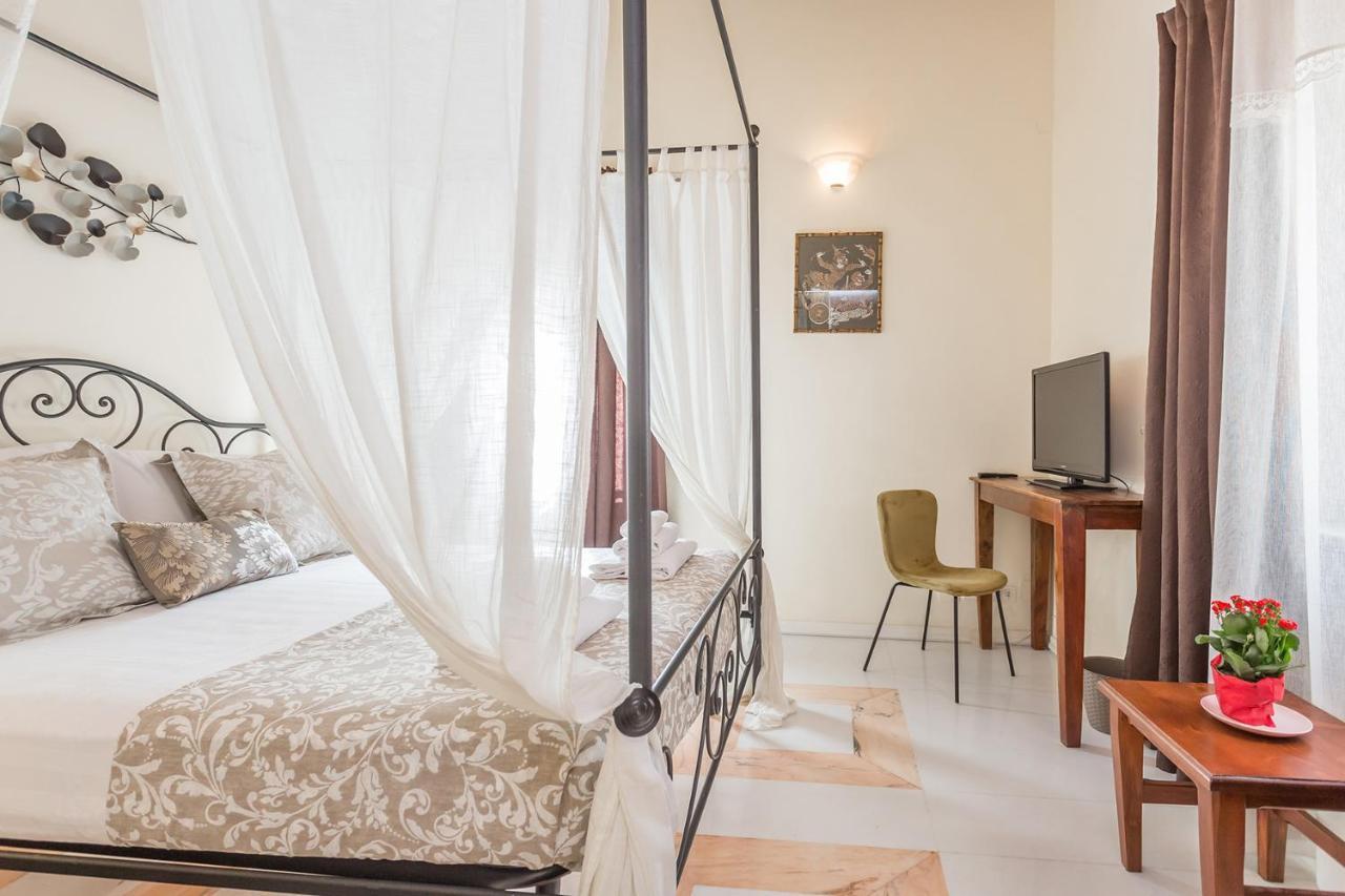 La Maison Nel Centro Storico Di Apartment *