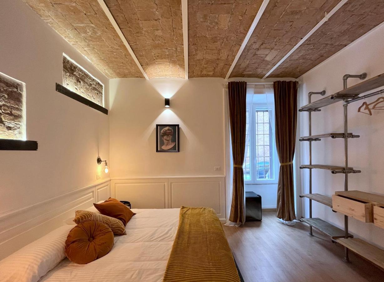 Domus Avi - Rome