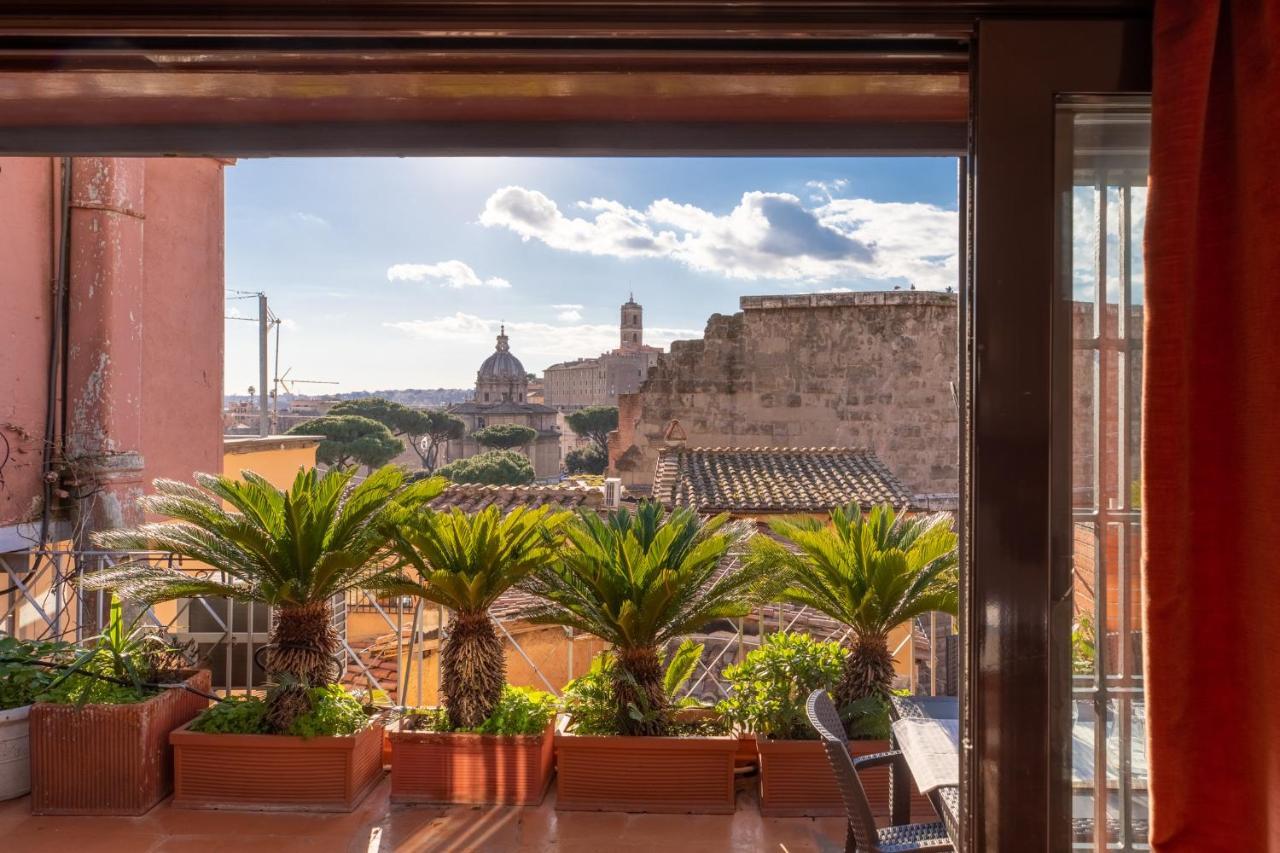 Iflat Incredible View Of The Forum Rome