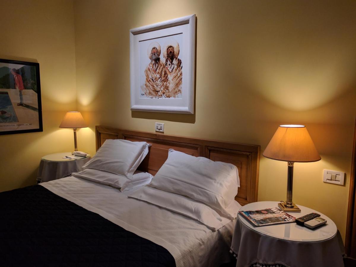 Hotel Cairoli 4*