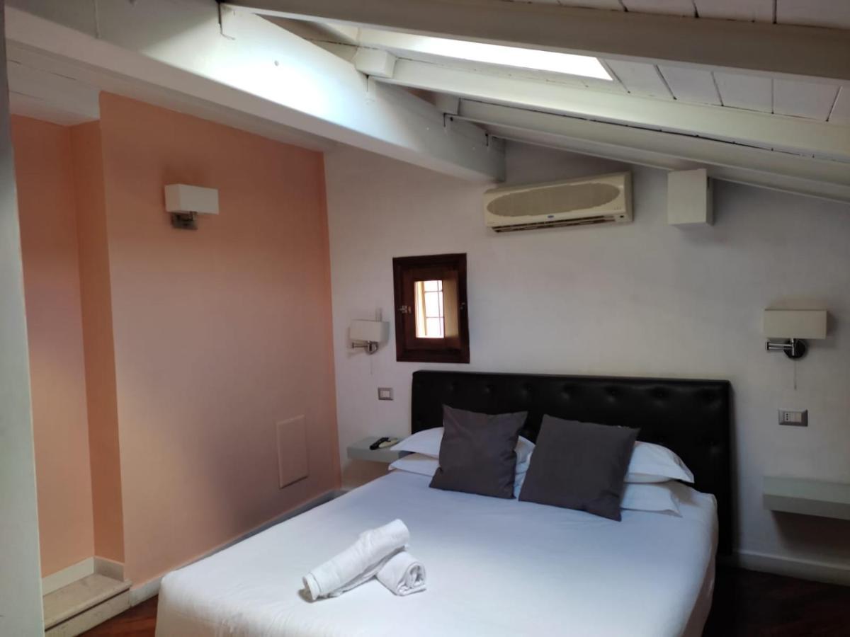 Guest house Relais Palazzo Taverna Rome