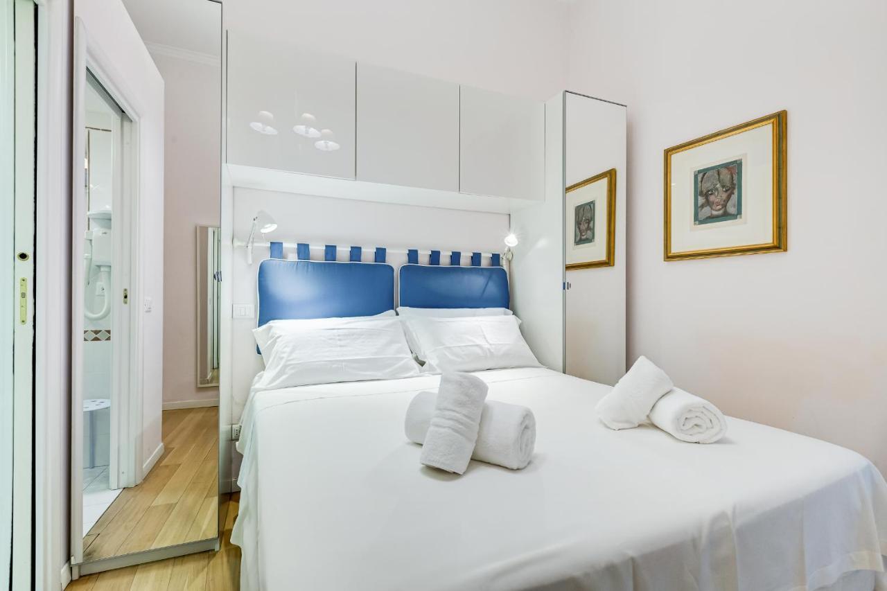 Trevi Fountain Modern Apartment