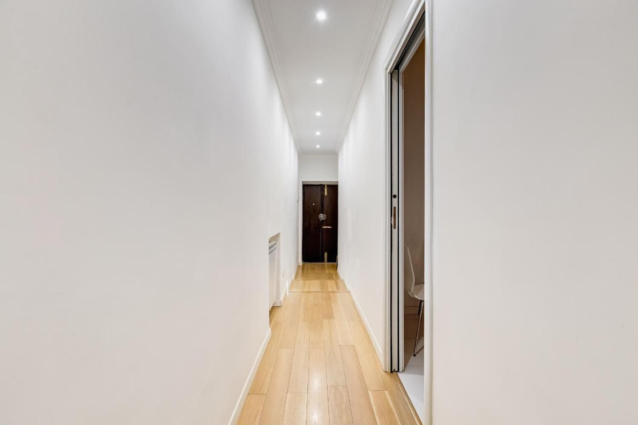 Trevi Fountain Modern Apartment Rome