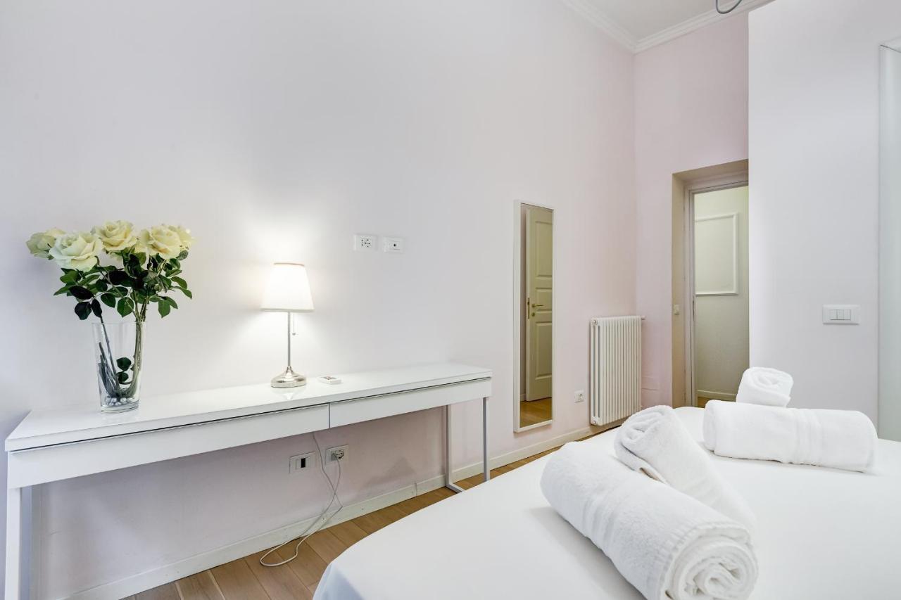 Apartment Trevi Fountain Modern