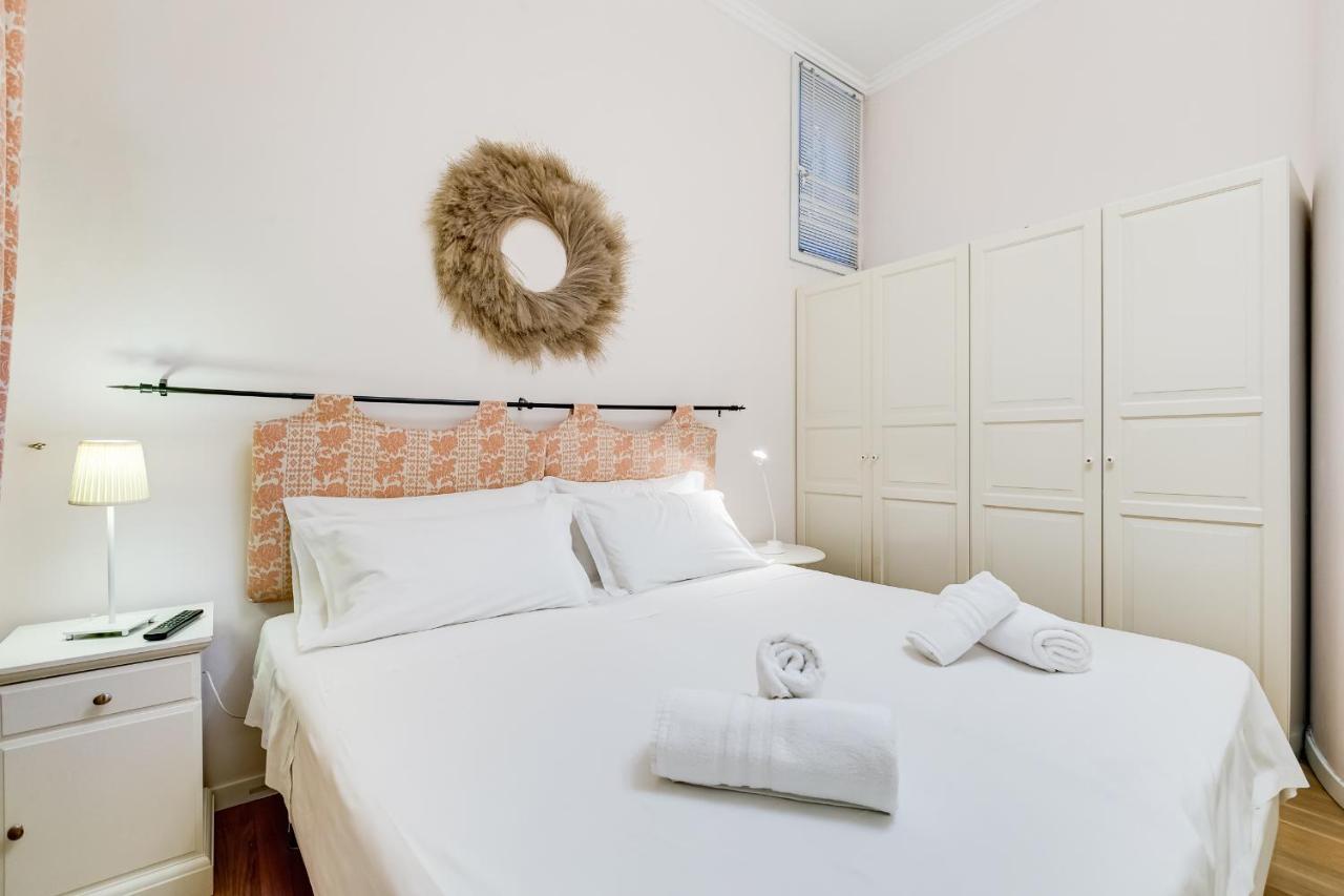 Apartment Trevi Fountain Modern
