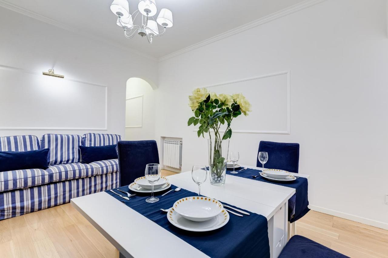 Apartment Trevi Fountain Modern